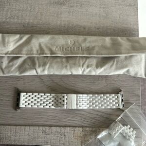 ❤️Gorgeous EUC Michele CERAMIC white Apple Watch band❤️